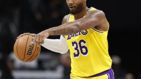 东部劲旅猛龙逆袭之路：挑战垫底军团，激战正酣！